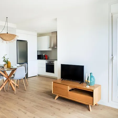 Abora Views, With Terrace, Office And Free Parking For Temporary Διαμέρισμα *